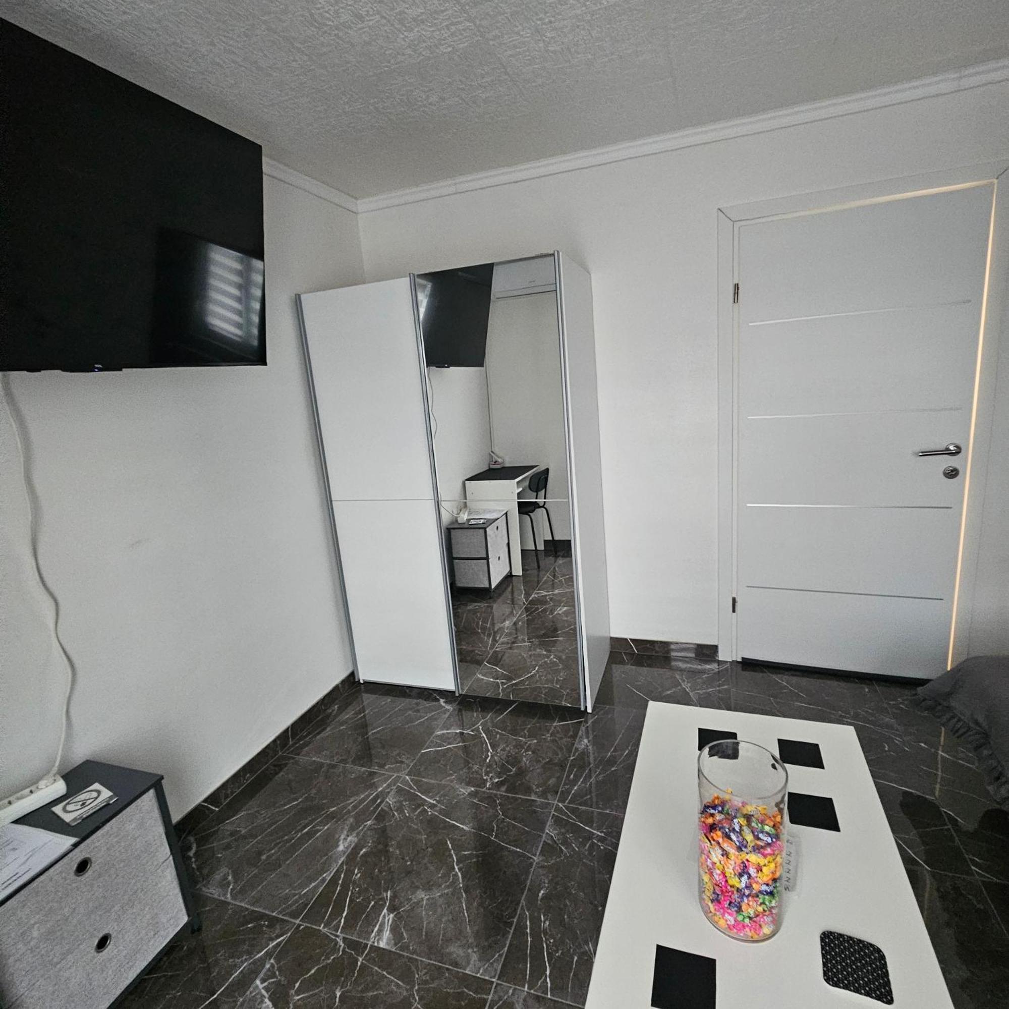 Appartement Ena1 & Ena2 -Big Free Parking à Karlovac Extérieur photo