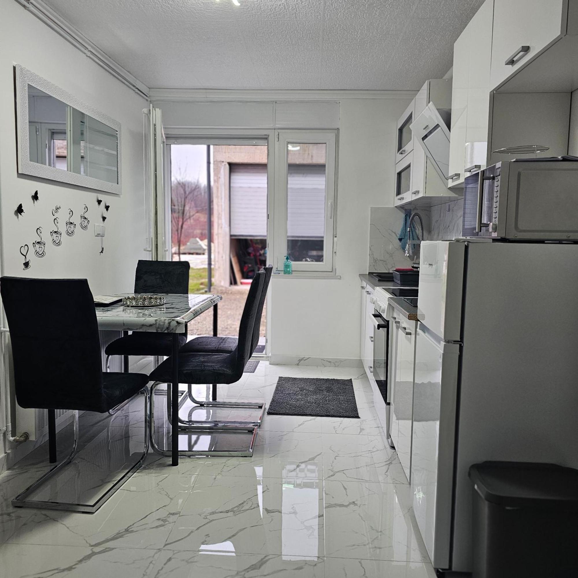 Appartement Ena1 & Ena2 -Big Free Parking à Karlovac Extérieur photo