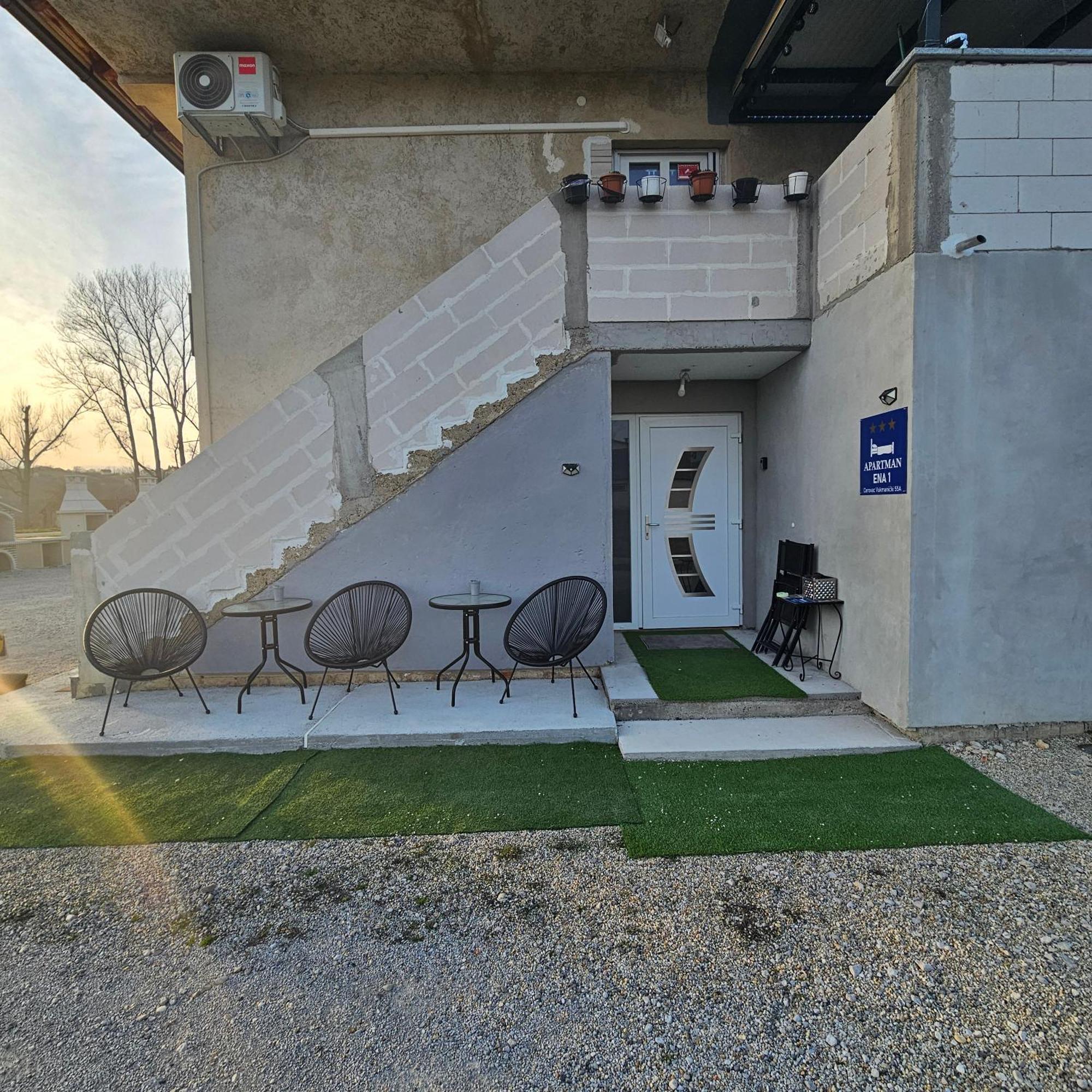 Appartement Ena1 & Ena2 -Big Free Parking à Karlovac Extérieur photo